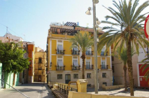 Edificio Amarillo en el Barrio